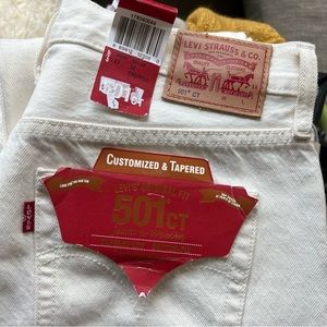 Levi’s tapered white/cream denim cropped fit